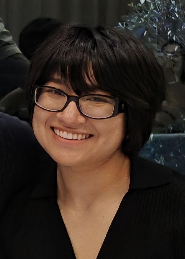 Desi Rojas - Front Desk